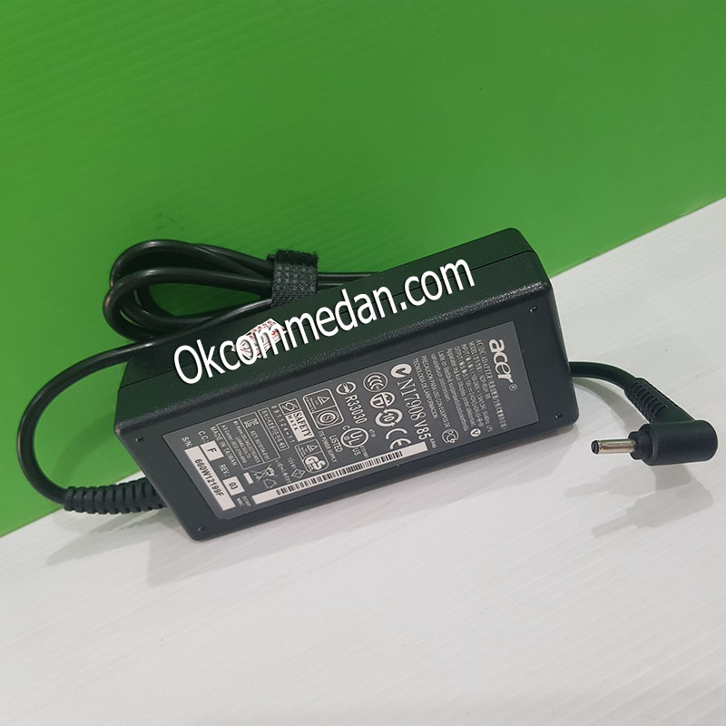 Adaptor Laptop Acer 19v 3.42a dengan konektor 3 x 1 mm